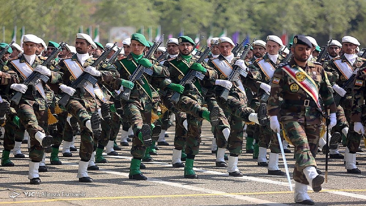 رژه روز ارتش در تهران و سایر استانها برگزار میشود رژه روز ارتش در تهران و سایر استانها برگزار میشود