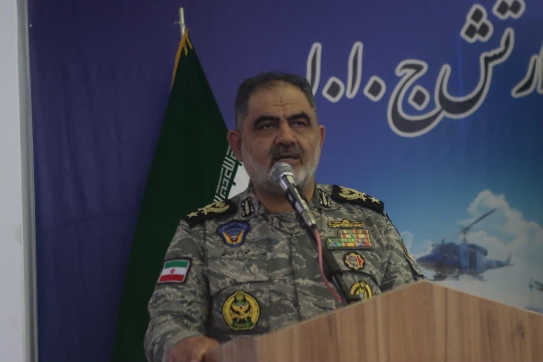 دریادار ایرانی: طومار شیطان را در دریای قدرت ایران درهم می‌پیچیم