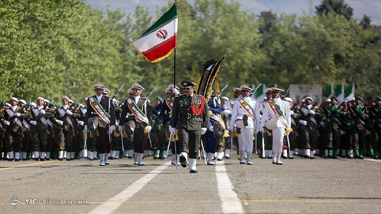 مراسم گرامیداشت روز ارتش با حضور رئیسجمهور برگزار شد مراسم گرامیداشت روز ارتش با حضور رئیسجمهور برگزار شد