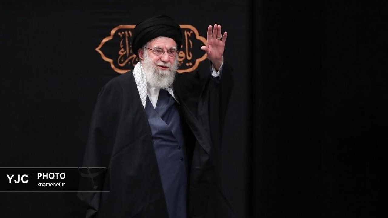 اولین شب مراسم عزاداری شهادت حضرت زهرا (س) با حضور رهبر معظم انقلاب اولین شب مراسم عزاداری شهادت حضرت زهرا (س) با حضور رهبر معظم انقلاب