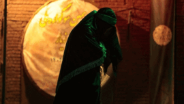 زنی یک هزار و چهارصد سال پیش، واقعهای را از سرگذراند که به قیمت شهادتش تمام شد. اما مرور زمان، این واقعه را از واقعیتش دور کرد و شبهاتی به جانش انداخت. زنی یک هزار و چهارصد سال پیش، واقعهای را از سرگذراند که به قیمت شهادتش تمام شد. اما مرور زمان، این واقعه را از واقعیتش دور کرد و شبهاتی به جانش انداخت.