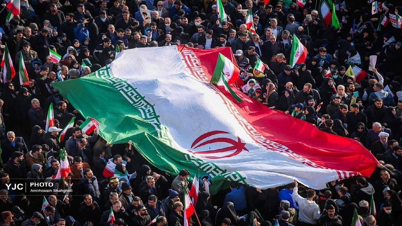 توطئه دشمنان در برابر اراده آهنین ملت ایران هیچ اثری نخواهد داشت توطئه دشمنان در برابر اراده آهنین ملت ایران هیچ اثری نخواهد داشت
