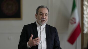 جهان دیگر از دلقک‌های سردرگم به ستوه آمده است