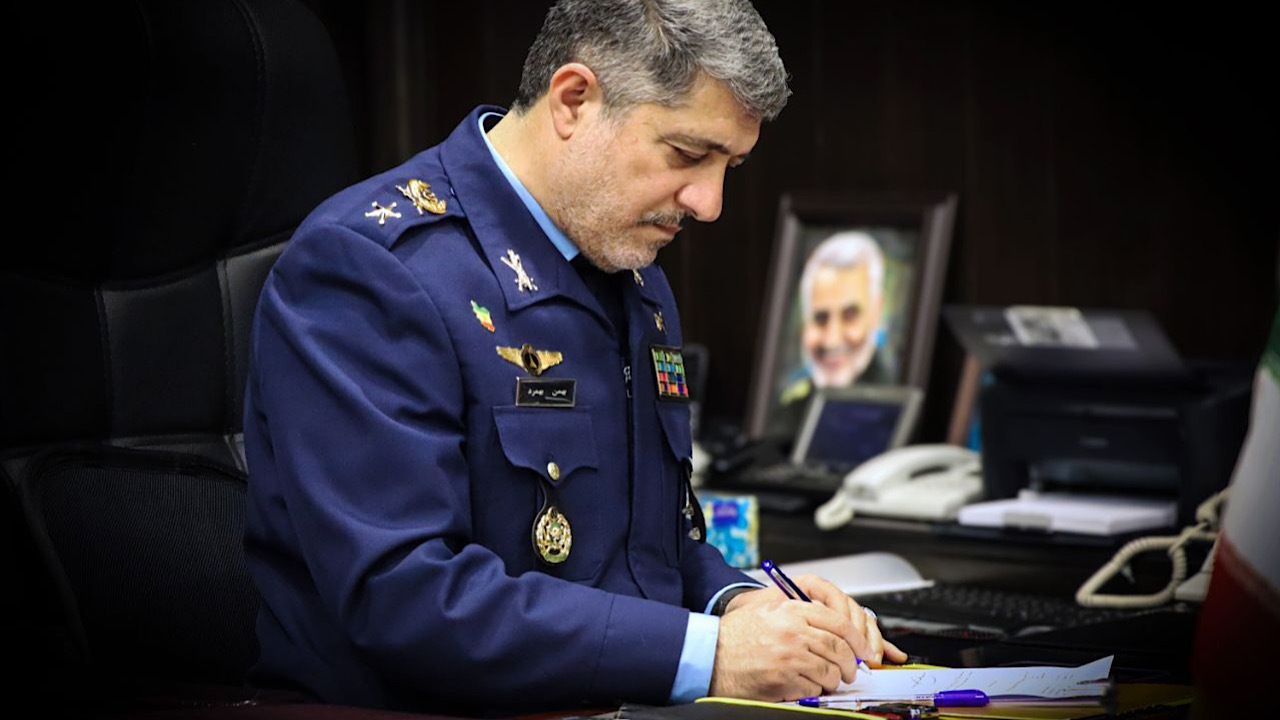 خون شهید خلبان کاظمی میثاق دوباره مردان آسمانی این سرزمین برای جان‌نثاری در راه وطن است